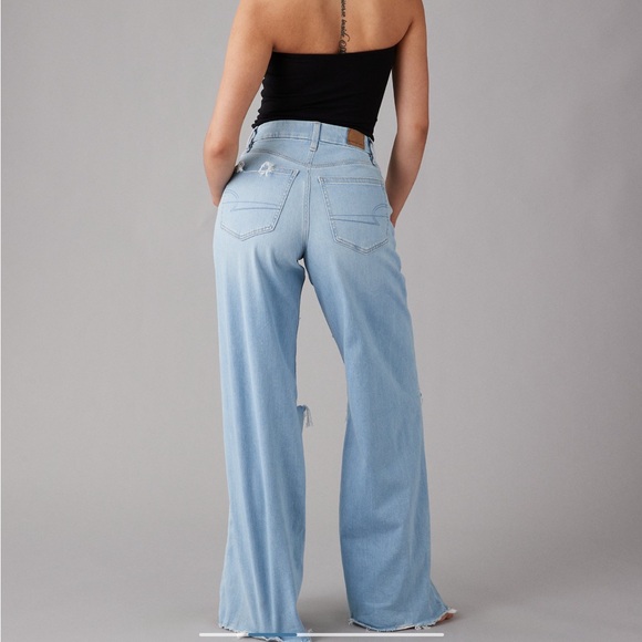 AE Dreamy Drape Stretch Curvy Super High-Waisted
Ripped Baggy Wide-Leg Jean - Picture 2 of 9